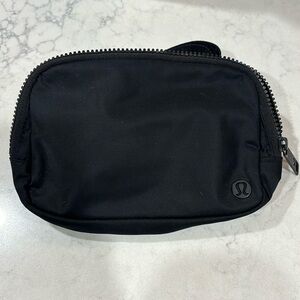 Lululemon Everywhere Belt Bag 1L black/ black